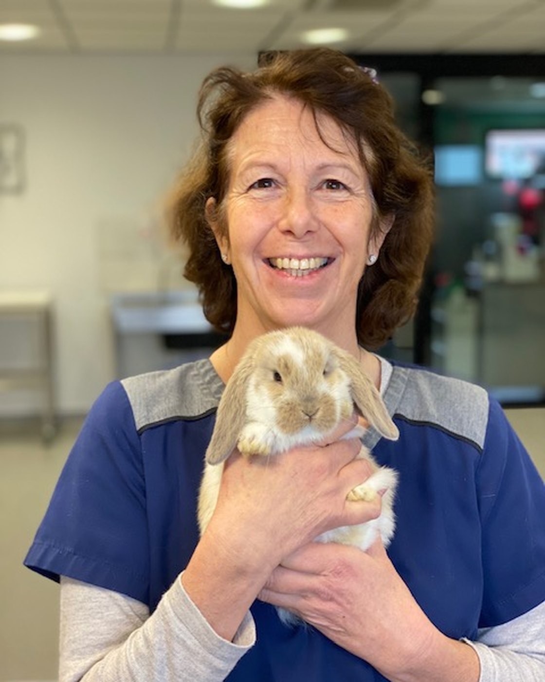 Dr Sandrine Casamatta, avec un lapin